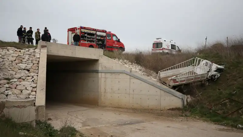 Kamyonet Alt Geçide Düştü: Korkunç Kaza ve Bir Can Kaybı