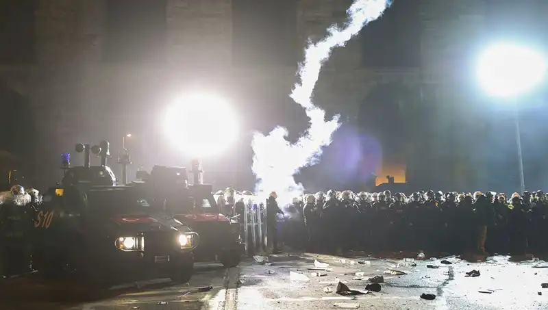 Saraçhane'de Polise Saldıran Gruba Sert Müdahale: Olaylar Tırmanıyor!