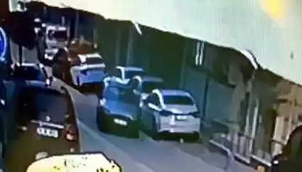 Esenyurt'ta Park Halindeki İki Araca Çarpan Sürücü Kaçarken Yakalandı