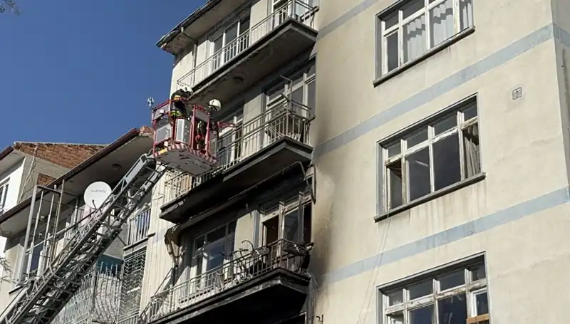 Konya'da 4 Katlı Binada Çıkan Yangın: İki Çocuk Hayatını Kaybetti
