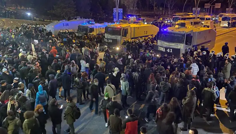 Öğrenciler İmamoğlu İçin Alanlara Çıktı: Diploma İptali ve Gözaltılara Tepki