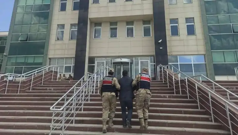 Hapis Ceza Kavgası: Aranan Şahıs Saklandığı Yerde Yakalandı