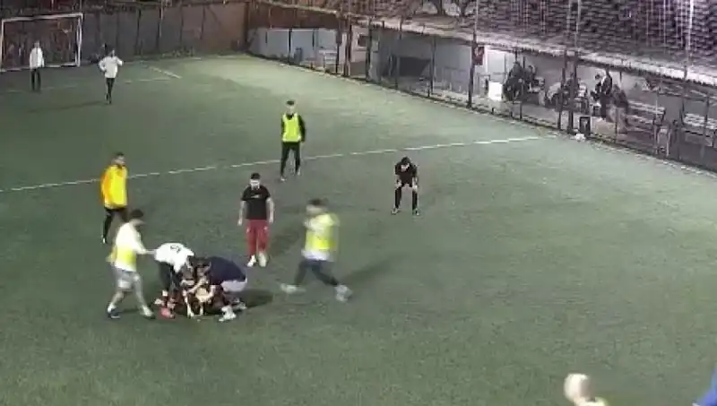 Üzücü Olay: İki Halı Sahada İki Genç Hayatını Kaybetti