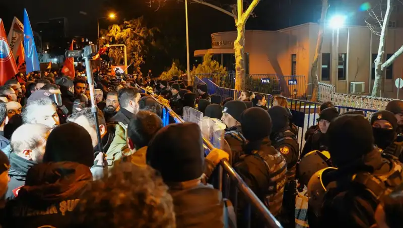 Ekrem İmamoğlu Protestolarında Şok: 16 Polis Yaralandı, 53 Gözaltı!
