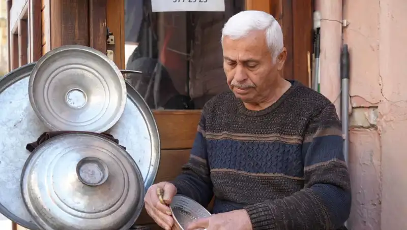 Geçmişin Zahmetli Mesleği: O Günleri Mumla Arıyoruz!