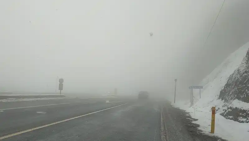 Bolu Dağı'nda Kar ve Sis Uyuşmazlığı: Ulaşımda Zorluklar Baş Gösterdi
