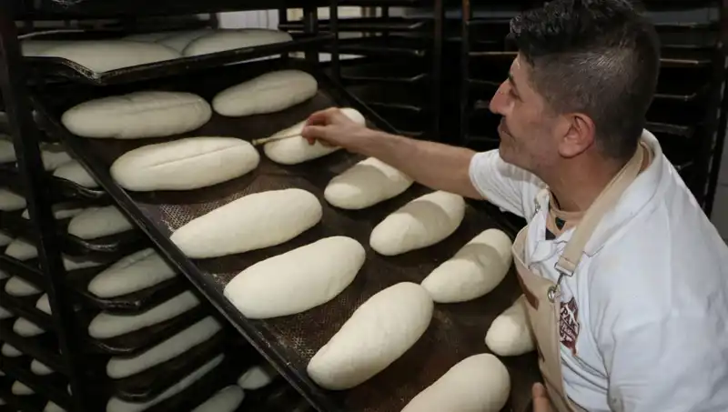 45 Derece Sıcaklıkta Dondurucu Çalışma: Fırıncılar 250 Derecelik Fırınların Önünde!