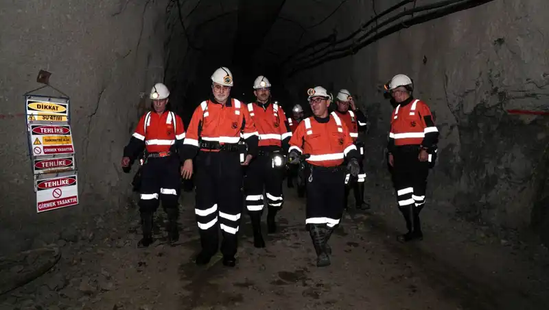 Bakan Işıkhan'ın Altın Madeni Ziyareti: Yeni Yatırımlar ve Gelecek Vizyonu