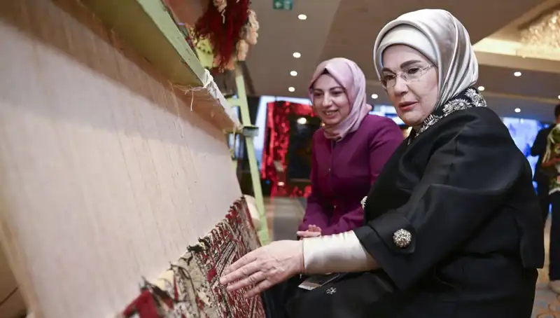 Ünlü Halı: Emine Erdoğan'ın İğne İşçiliği ile Depremzedelere Destek Olunuyor